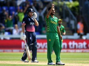 తొలి మ్యాచ్‌లో తొలి వికెట్: పాక్ బౌలర్ అరుదైన ఘనత