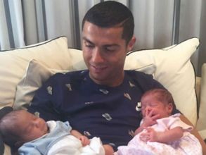 క్రిస్టియానో రొనాల్డోకు క‌వ‌ల పిల్ల‌ల‌ు (ఫోటోలు)