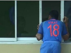 అసలేం జరిగింది?: కోహ్లీ డ్రెస్సింగ్ రూమ్ ఫోటో వైరల్, ట్విట్టర్‌లో ఫన్