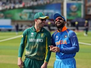 దక్షిణాఫ్రికా మ్యాచ్‌లో ఆసక్తికర సంఘటన: ఏబీ, కోహ్లీ ఇలా!