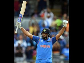 రోహిత్ 'యంగ్ ట్రైనర్' ఎవరో తెలుసా?: ట్విట్టర్‌లో దుమ్ము రేపుతున్న ఫన్నీ వీడియో!