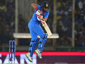 యువీ 'జెర్సీ' పొరపాటు: ఎందుకలా జరిగింది, అసలు కథ ఇదీ!