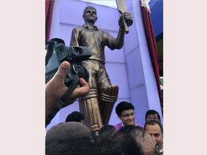 రైల్లో సీటు కోసం గొడవ: గంగూలీకి చేదు అనుభవం