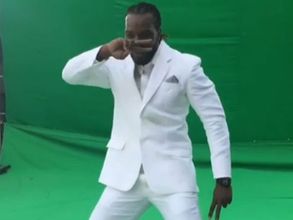 అభిమానులకు ఛాలెంజ్: డ్యాన్స్‌తో అదరగొట్టిన క్రిస్ గేల్ (వీడియో)