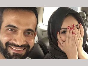 ఇస్లాంకు వ్యతిరేకం: భార్య ఫోటో పోస్ట్ చేసిన పఠాన్‌పై విమర్శలు