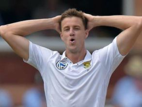 టెస్టుల్లో చెత్త రికార్డు: నోబాల్స్‌లో 13 వికెట్లు పడగొట్టిన పేసర్