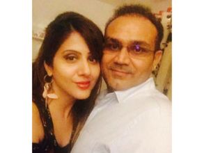 భార్యపై సెహ్వాగ్ ట్వీట్ పంచ్: ఫిదా అవుతున్న నెటిజన్లు(ఫొటో)