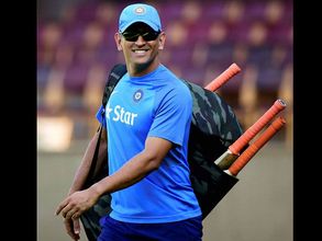 ధోనికి 'ఏ' గ్రేడ్‌ ఎందుకిచ్చారు: బీసీసీఐపై పాక్ మాజీ ఆటగాడి మండిపాటు