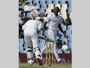 పిచ్‌పై బూతులు: ఒక టెస్టు సస్పెన్షన్‌కు గురైన సఫారీ పేసర్