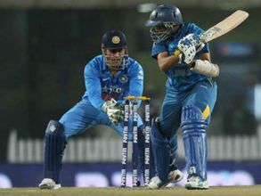 రెండో వన్డే: 99వ స్టంపింగ్ చేసిన ధోని, సంగక్కర రికార్డు సమం (వీడియో)