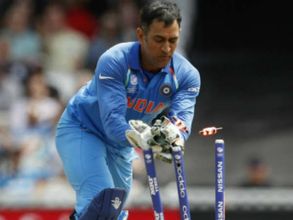 మూడో వన్డే: రనౌట్ మిస్ చేసిన ధోని, చండిమాల్‌‌కి లైఫ్