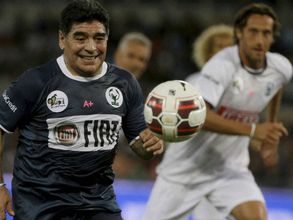 అరుదైన ఘట్టం: మారడోనాతో కలిసి ఆడనున్న దాదా, పిళ్లై