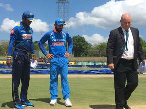 తొలి వన్డే: సెంచరీతో ధావన్ చరిత్ర, చిత్తుగా ఓడిన శ్రీలంక