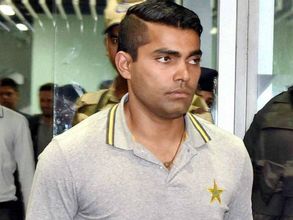 అసభ్య పదజాలంతో కోచ్ తిట్టాడు: మీడియాతో పాక్ క్రికెటర్