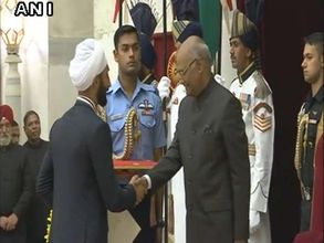 రాష్ట్రపతి భవన్‌లో అవార్డులను అందుకున్న క్రీడారత్నాలు