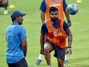 ఫ్యాన్స్‌కు మెసేజ్: యువతకు ఆదర్శంగా కోహ్లీ (వీడియో)