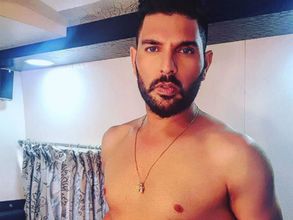 ష‌ర్ట్‌ లెస్ సెల్ఫీని పోస్ట్ చేసిన యువరాజ్: సోషల్ మీడియాలో వైరల్