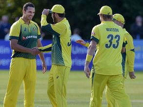 విరాళం: స్వచ్ఛంద సంస్థకు ఆస్ట్రేలియా క్రికెటర్ల బ్యాట్లు