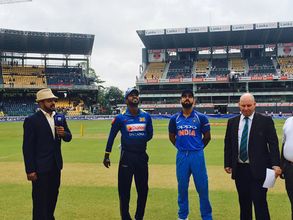 కోహ్లీ సెంచరీ: 5-0తో సిరిస్ క్లీన్ స్వీప్, ధోని ప్రపంచ రికార్డు