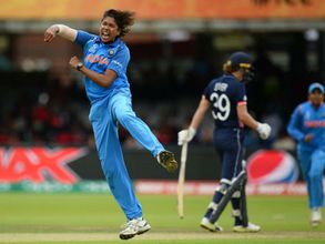 మొన్న ధోని... నిన్న సచిన్... నేడు జులన్ గోస్వామి