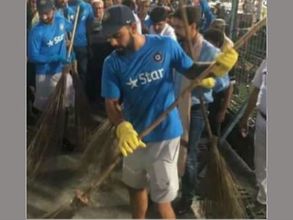 వివాదాస్పదం: కోహ్లీని 'స్వీపర్'తో పోల్చిన ఆస్ట్రేలియా జర్నలిస్ట్