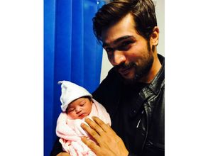 పాక్ పేసర్‌కు పుత్రికోత్సాహం: పాపకి జన్మనిచ్చిన భార్య