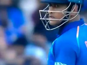 రనౌట్ మిస్: క్రీజులో ధోని కోపాన్ని ఎప్పుడైనా చూశారా? (వీడియో)