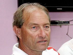 కోచ్‌కు ఉద్వాసన: హాకీ ఇండియా సంచలన నిర్ణయం