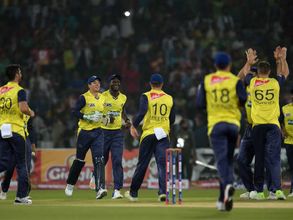 పాక్‌లో క్రికెట్‌ సందడి: వరల్డ్ ఎలెవెన్‌పై ఆతిథ్య జట్టు బోణీ