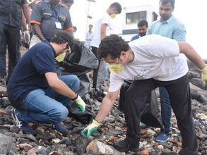 స్వచ్ఛతే సేవ: ముంబై వీధులను శుభ్రం చేసిన సచిన్ (వీడియో)