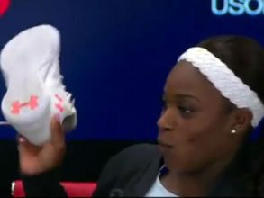 చిన్న పురుగుని చూసి వణికిపోయిన యుఎస్ ఓపెన్ విజేత (వీడియో)