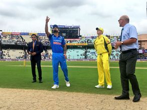 రెండో వన్డే: కుల్దీప్ హ్యాట్రిక్, ఆసీస్‌ను చిత్తుగా ఓడించిన భారత్