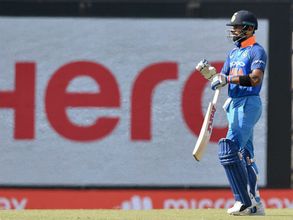 నాలుగో వన్డే: మరో రికార్డు బద్దలు కొట్టిన విరాట్ కోహ్లీ