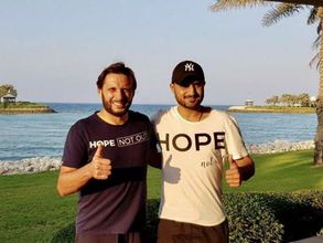 ఓ మంచి పని కోసం చేతులు కలిపిన భజ్జీ, అఫ్రిది