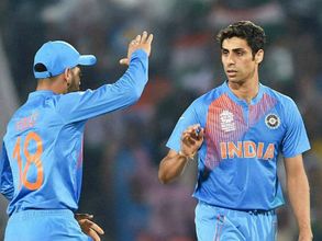 నెహ్రాపై అనుచిత వ్యాఖ్యలు: మిచెల్ జాన్సన్‌ను ఏకిపారేసిన నెటిజన్లు