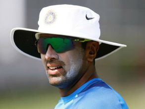 ఆసీస్ క్రికెటర్ల బస్సుపై రాయి దాడి: అశ్విన్ ఏమన్నాడో తెలుసా?