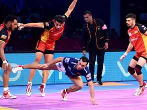 ప్రో కబడ్డీ: ఢిల్లీపై బుల్స్ విజయం, ప్లే ఆఫ్ ఆశలు సజీవం