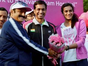 పీవీ సింధు దాతృత్వం: బ‌స‌వ‌తార‌కం కేన్స‌ర్ ఆసుపత్రికి విరాళం