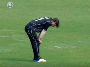 తొలి వన్డే: వాంఖడెలో వాంతి చేసుకున్న న్యూజిలాండ్ బౌలర్