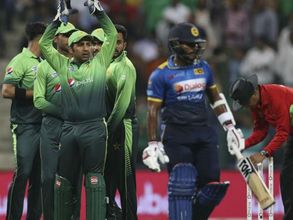 తొలి బౌలర్‌గా అష్రఫ్‌ చరిత్ర: లంక ఖాతాలో ఓ చెత్త రికార్డు