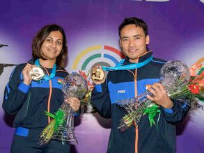 చక్కటి శుభారంభం: షూటింగ్ వరల్డ్‌కప్ ఫైనల్లో భారత్‌కు గోల్డ్ మెడల్