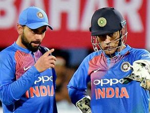 చీకూ అక్కడ ఇద్దరు ఫీల్డర్లను ఉంచు: స్టంప్ మైక్‌లో ధోని వాయిస్