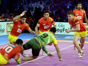 ప్రో కబడ్డీ: తిరుగులేని గుజరాత్, పట్నాకు షాక్