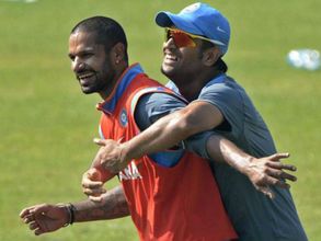 తుమ్మినప్పుడు ధోని ఏం చేస్తాడో తెలుసా?: ధావన్ చెప్పిన చిలిపి ఘటన