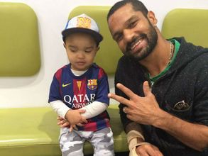 టీవీలో నాన్న కోసం వెతికాడు: ధావన్ ఎమోషనల్ ట్వీట్