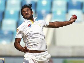 క్రికెట్ చరిత్రలోనే తొలిసారి: ఒక్క బంతి వేయడానికి ఐదుసార్లు (వీడియో)