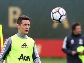 మాంచెస్టర్ యునైటెడ్‌కు షాక్: జ‌ట్టును వీడనున్న కీ ప్లేయర్