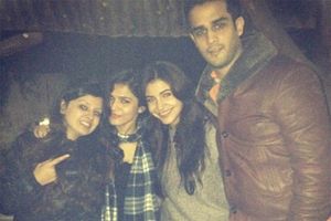 ఇదిగో సాక్ష్యం: ధోని భార్య, కోహ్లీ ప్రేయసి ఇద్దరూ చిన్ననాటి స్నేహితులే!