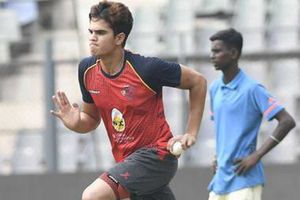 కూచ్‌ బెహర్‌ టోర్నీలో ఐదేసిన అర్జున్ టెండూల్కర్