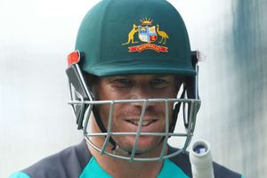 యాషెస్: అసలేం జరిగింది, తొలి టెస్టుకు వార్నర్ అనుమానమేనా?